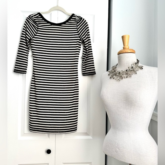 Beautiful Like New Black & White Sequins Stripe Express Dress Size XS 🖤🤍 - Picture 2 of 6